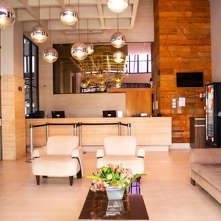 Elegancia & Conforto Flat Mobiliado Гояния Экстерьер фото